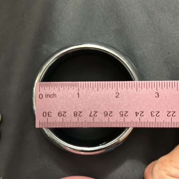 Bundle of bangle bracelets - Picture 6 of 9